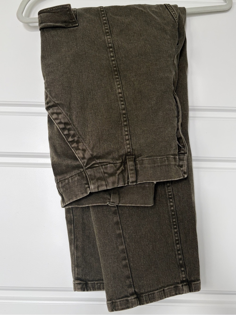 Treasure & Bond Straight Leg Pants in Olive Green